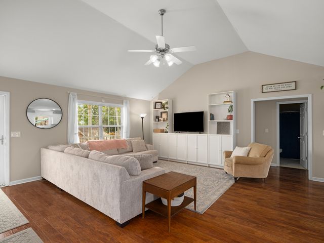 1908 Sheffield Ln, Columbia, TN 38401