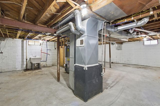 18027 Moenart Street, Detroit, MI 48234