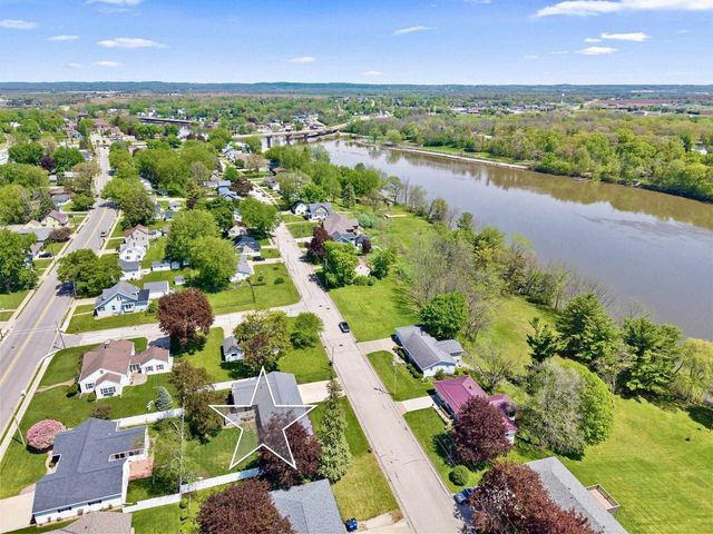 910 PARK STREET, Wrightstown, WI 54180