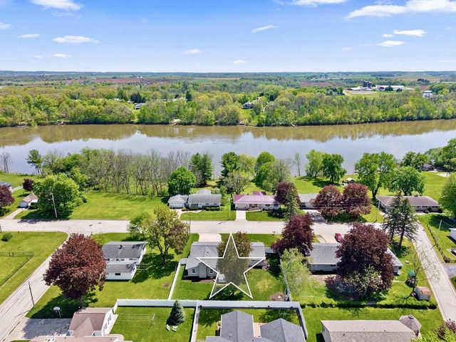 910 PARK STREET, Wrightstown, WI 54180