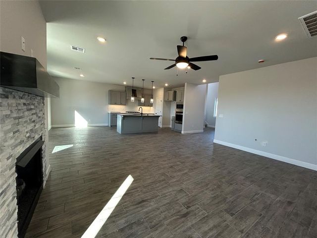 1313 Lighthorsemen Way, Choctaw, OK 73020