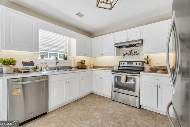 571 Brewer Drive, Locust Grove, GA 30248