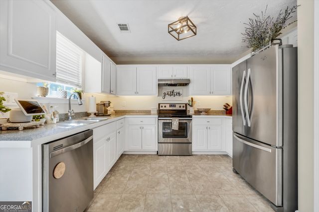 571 Brewer Drive, Locust Grove, GA 30248