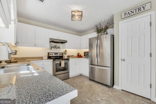 571 Brewer Drive, Locust Grove, GA 30248