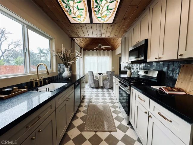 505 E Bishop, Santa Ana, CA 92701