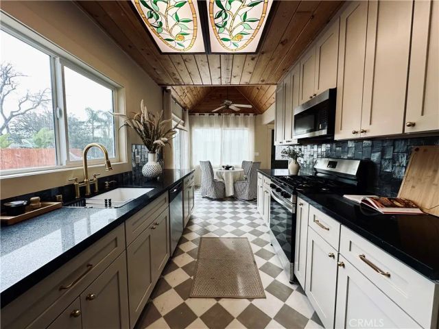 505 E Bishop, Santa Ana, CA 92701