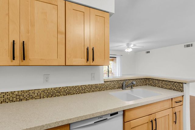 1054 Anna Knapp Boulevard 2e, Mount Pleasant, SC 29464
