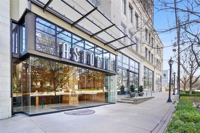 2233 Peachtree Road NE 1202, Atlanta, GA 30309