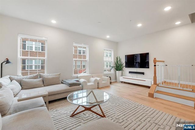 83 Landmark Lane, Fair Lawn, NJ 07410