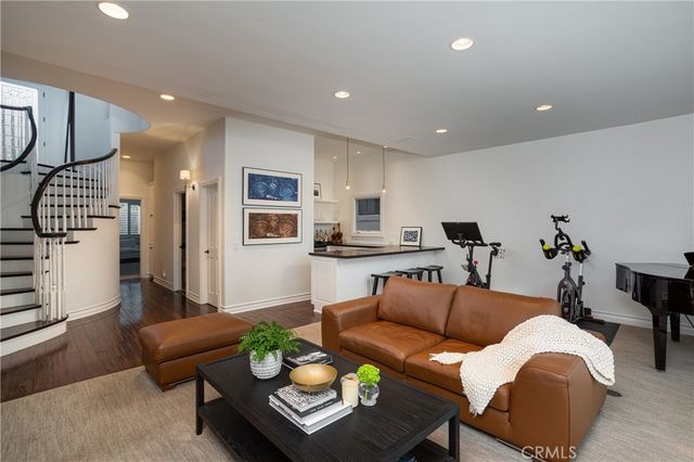 212 Kings Place, Newport Beach, CA 92663