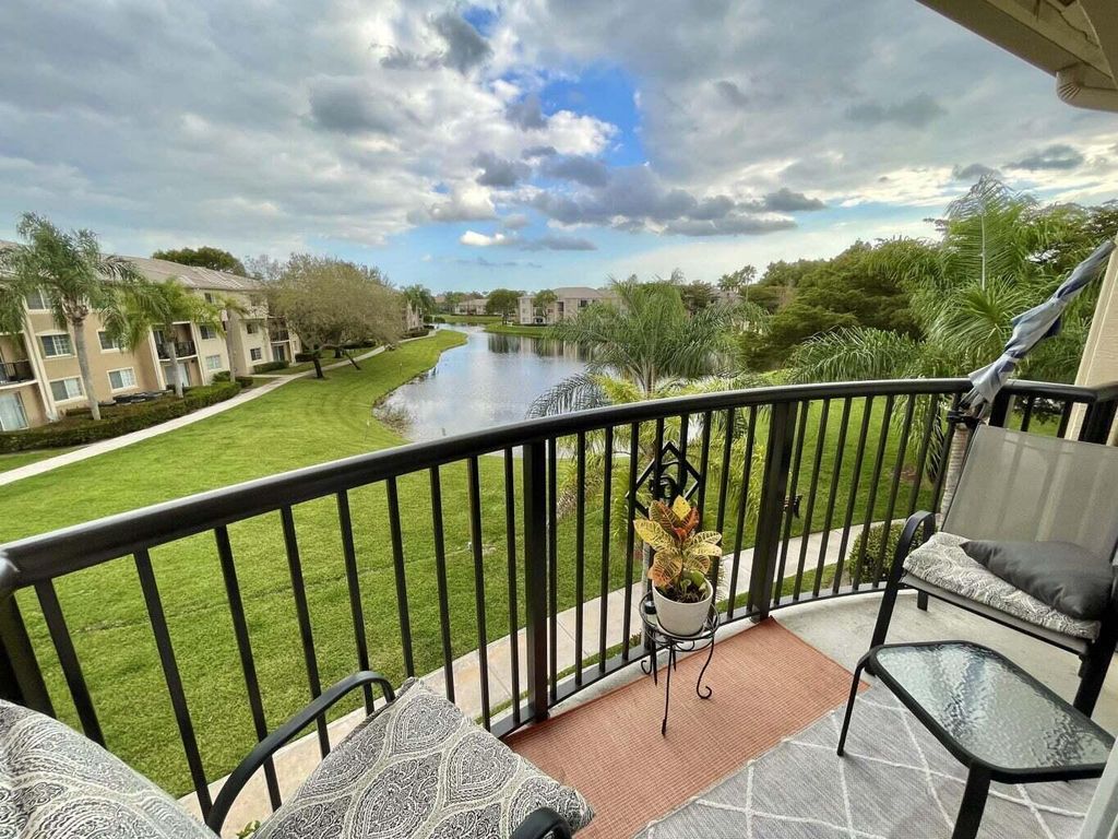 300 CRESTWOOD Court N 309, Royal Palm Beach, FL 33411