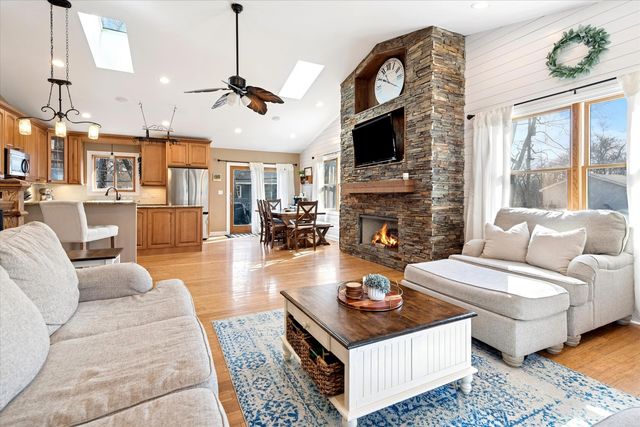 26775 N Ada Street N, Wauconda, IL 60084