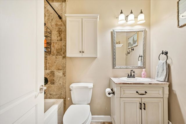 26775 N Ada Street N, Wauconda, IL 60084