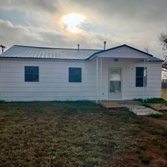 303 Ave F, Levelland, TX 79336