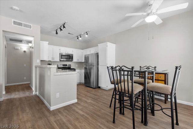 251 South Green Valley Parkway 2722, Henderson, NV 89012