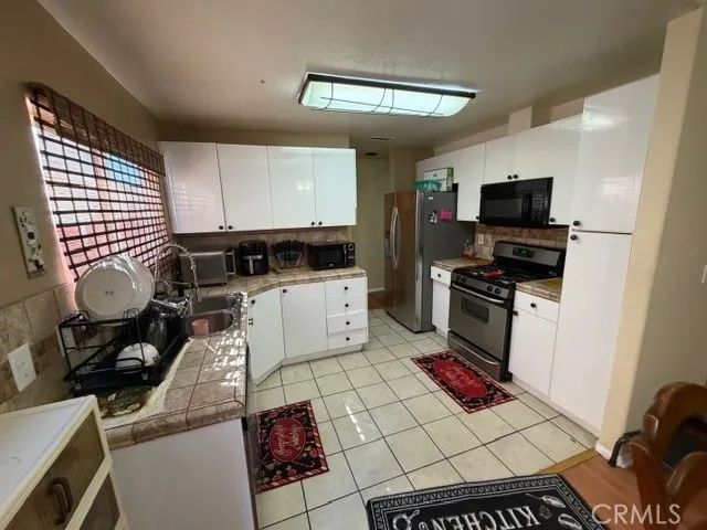 9300 Burnet 122, North Hills, CA 91343