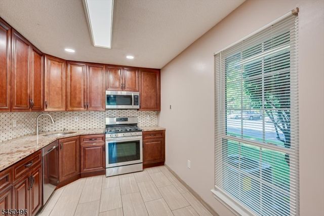 73 Goodwin Dr, North Brunswick Twp., NJ 08902