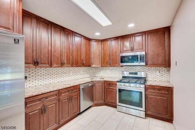 73 Goodwin Dr, North Brunswick Twp., NJ 08902