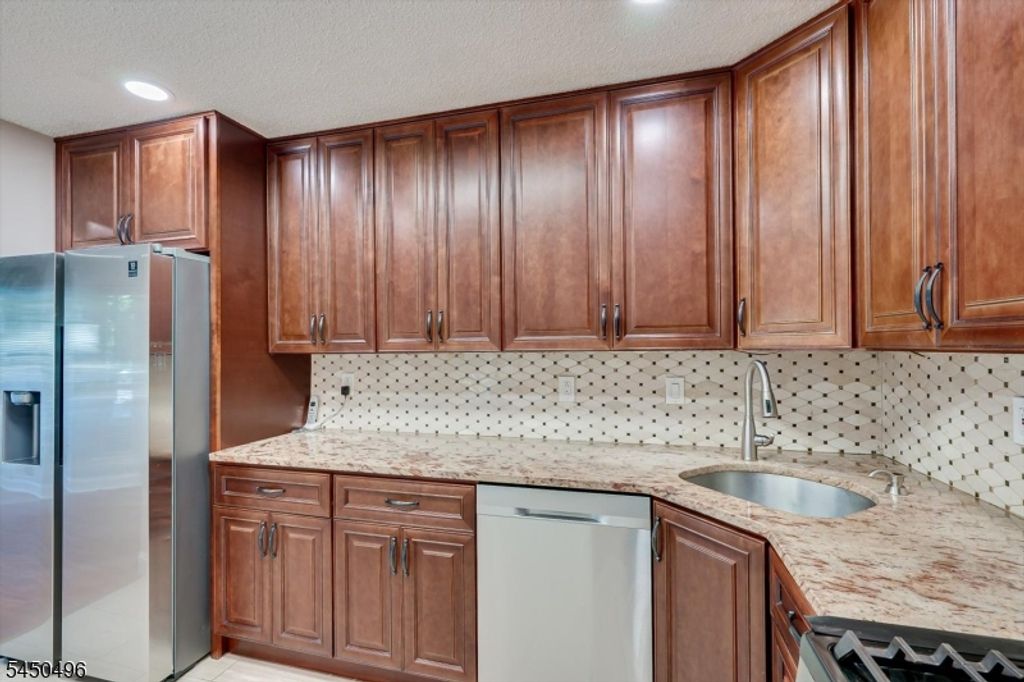73 Goodwin Dr, North Brunswick Twp., NJ 08902