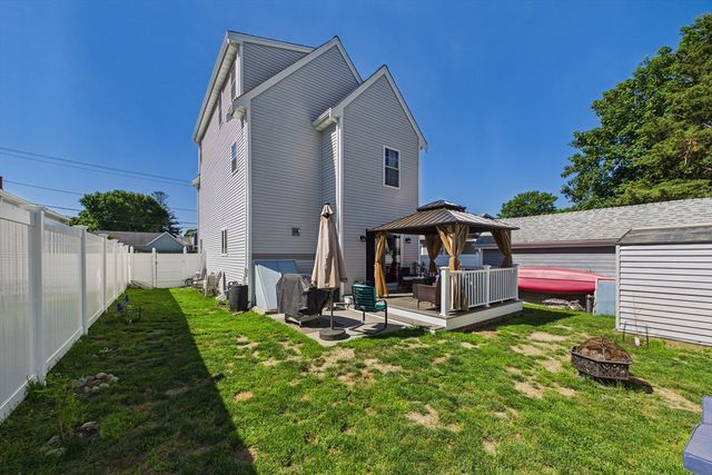 26 Briercliffe Rd, Fairhaven, MA 02719
