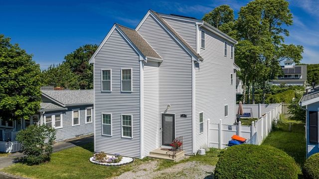 26 Briercliffe Rd, Fairhaven, MA 02719