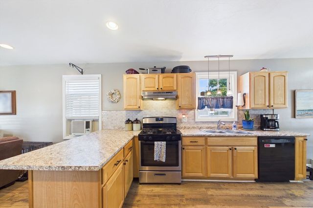 26 Briercliffe Rd, Fairhaven, MA 02719