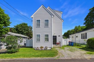 26 Briercliffe Rd, Fairhaven, MA 02719