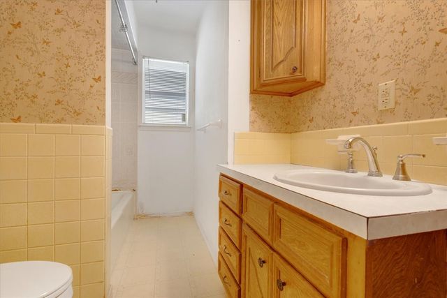 813 S Valentine Drive, Sherman, TX 75090