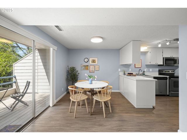 225 CERVANTES Cir, Lake Oswego, OR 97035