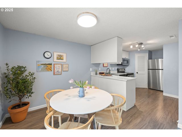 225 CERVANTES Cir, Lake Oswego, OR 97035