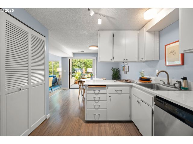 225 CERVANTES Cir, Lake Oswego, OR 97035