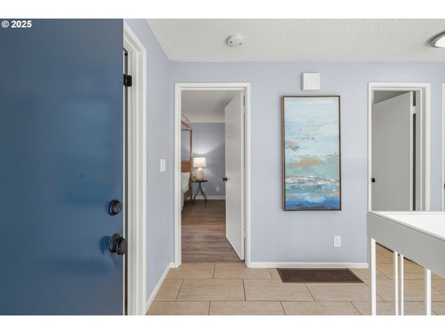 225 CERVANTES Cir, Lake Oswego, OR 97035