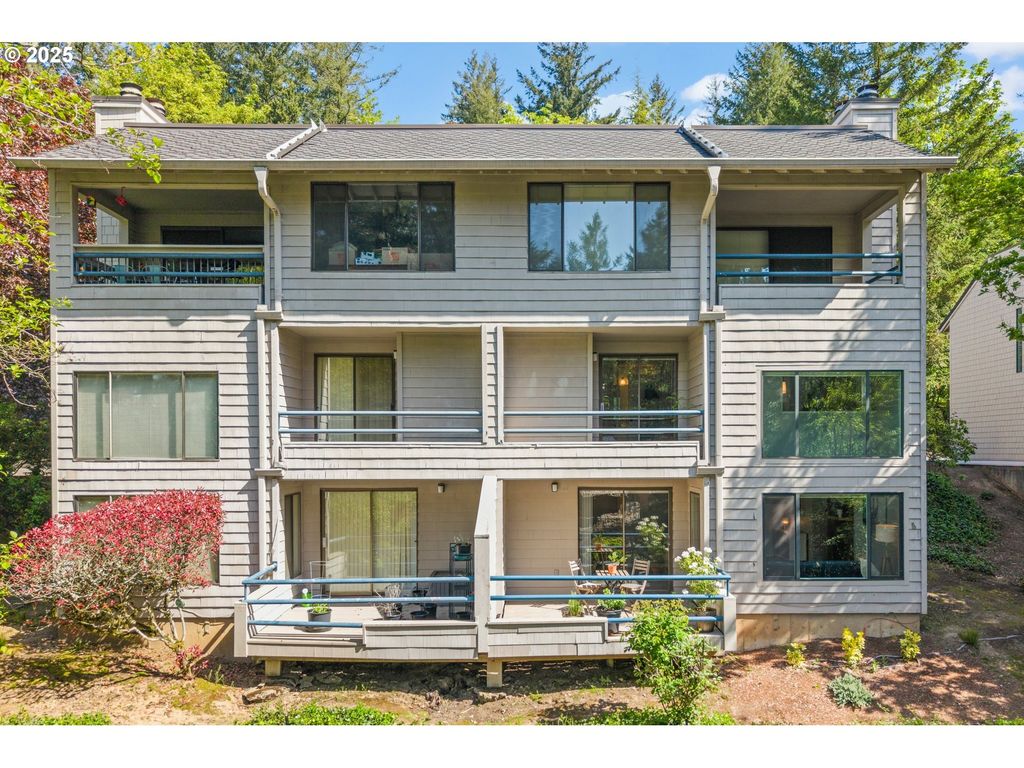 225 CERVANTES Cir, Lake Oswego, OR 97035