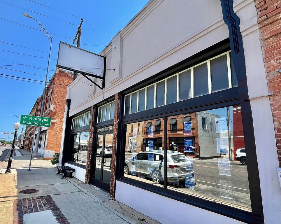 112 W Wise Street, Bowie, TX 76230