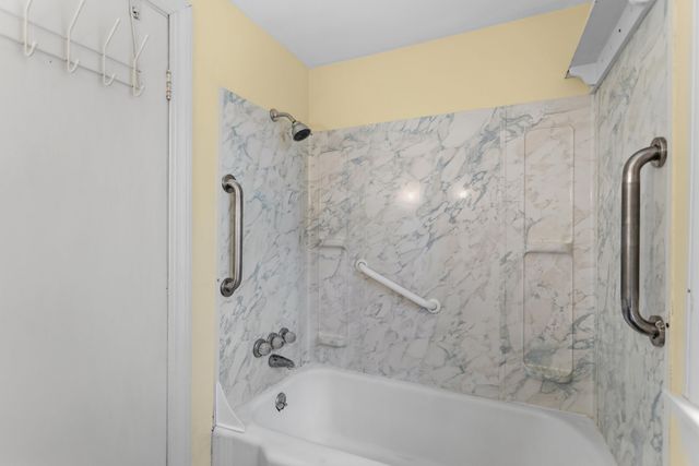 6 Hartswood Road, Dover, NH 03820