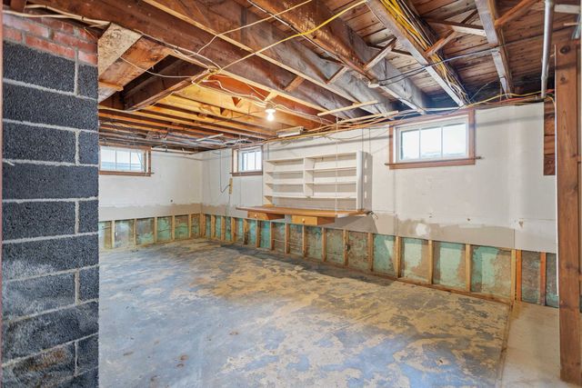 6 Hartswood Road, Dover, NH 03820