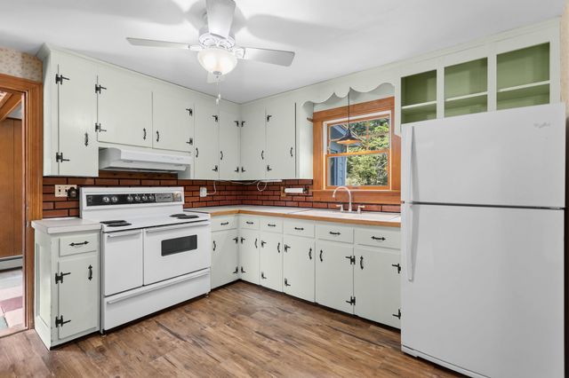6 Hartswood Road, Dover, NH 03820