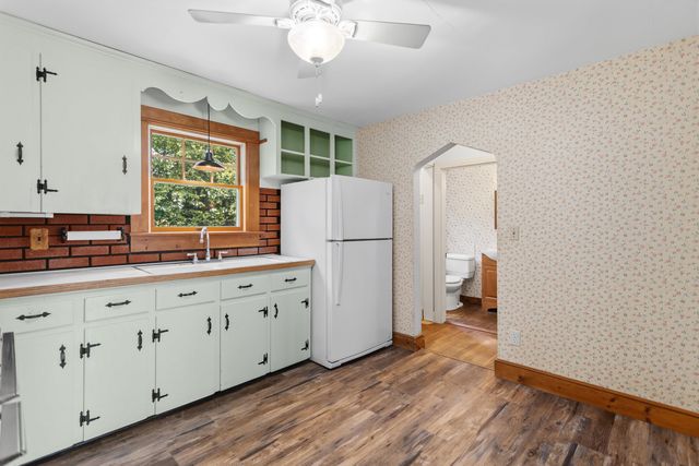 6 Hartswood Road, Dover, NH 03820