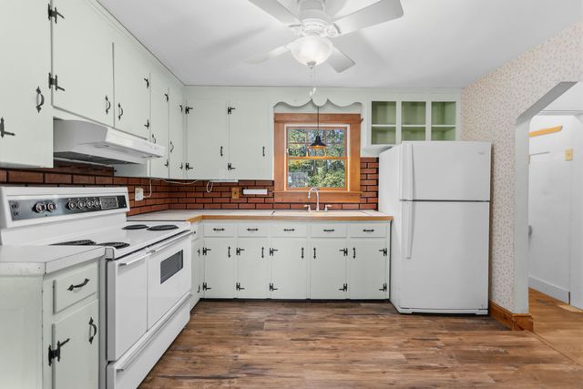 6 Hartswood Road, Dover, NH 03820