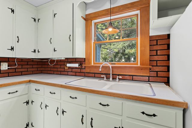 6 Hartswood Road, Dover, NH 03820