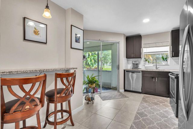 3524 Via Poinciana 102, Lake Worth, FL 33467