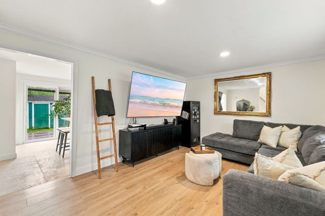 21 Orchard Ave B, Haverhill, MA 01830