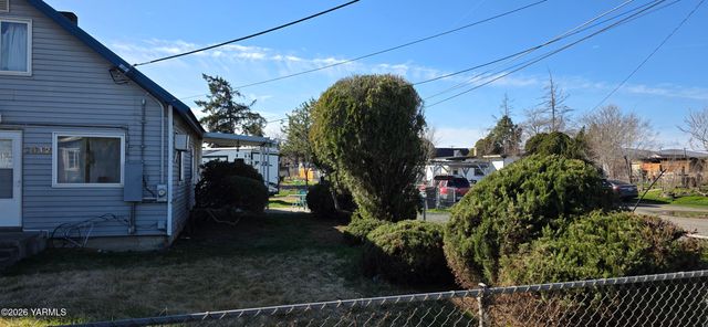 1412 E Nob Hill Blvd, Yakima, WA 98902