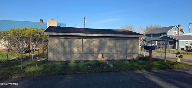 1412 E Nob Hill Blvd, Yakima, WA 98902