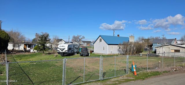 1412 E Nob Hill Blvd, Yakima, WA 98902