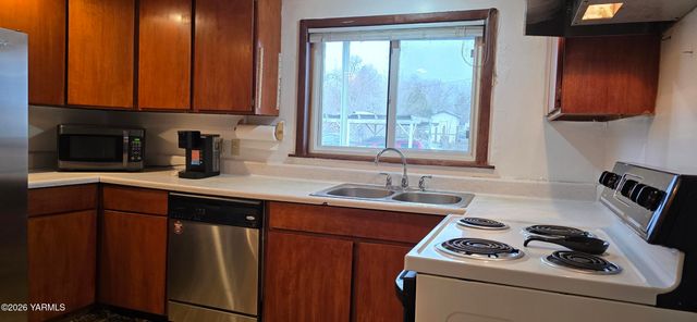 1412 E Nob Hill Blvd, Yakima, WA 98902