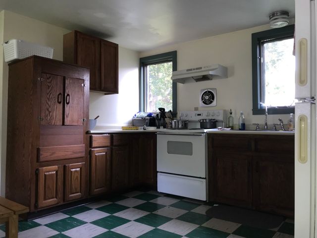 48 Railroad St, Amherst, MA 01002