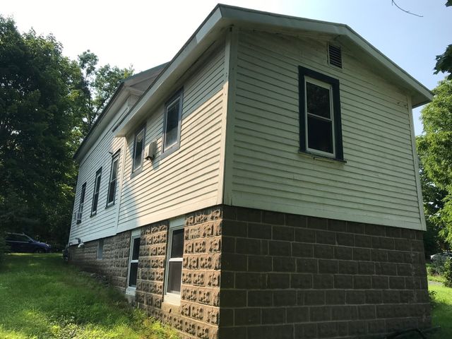 48 Railroad St, Amherst, MA 01002