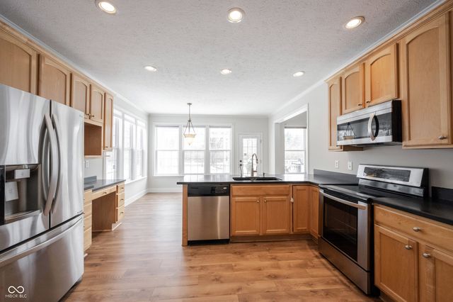 7611 Prairie View Drive, Indianapolis, IN 46256