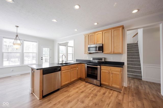 7611 Prairie View Drive, Indianapolis, IN 46256